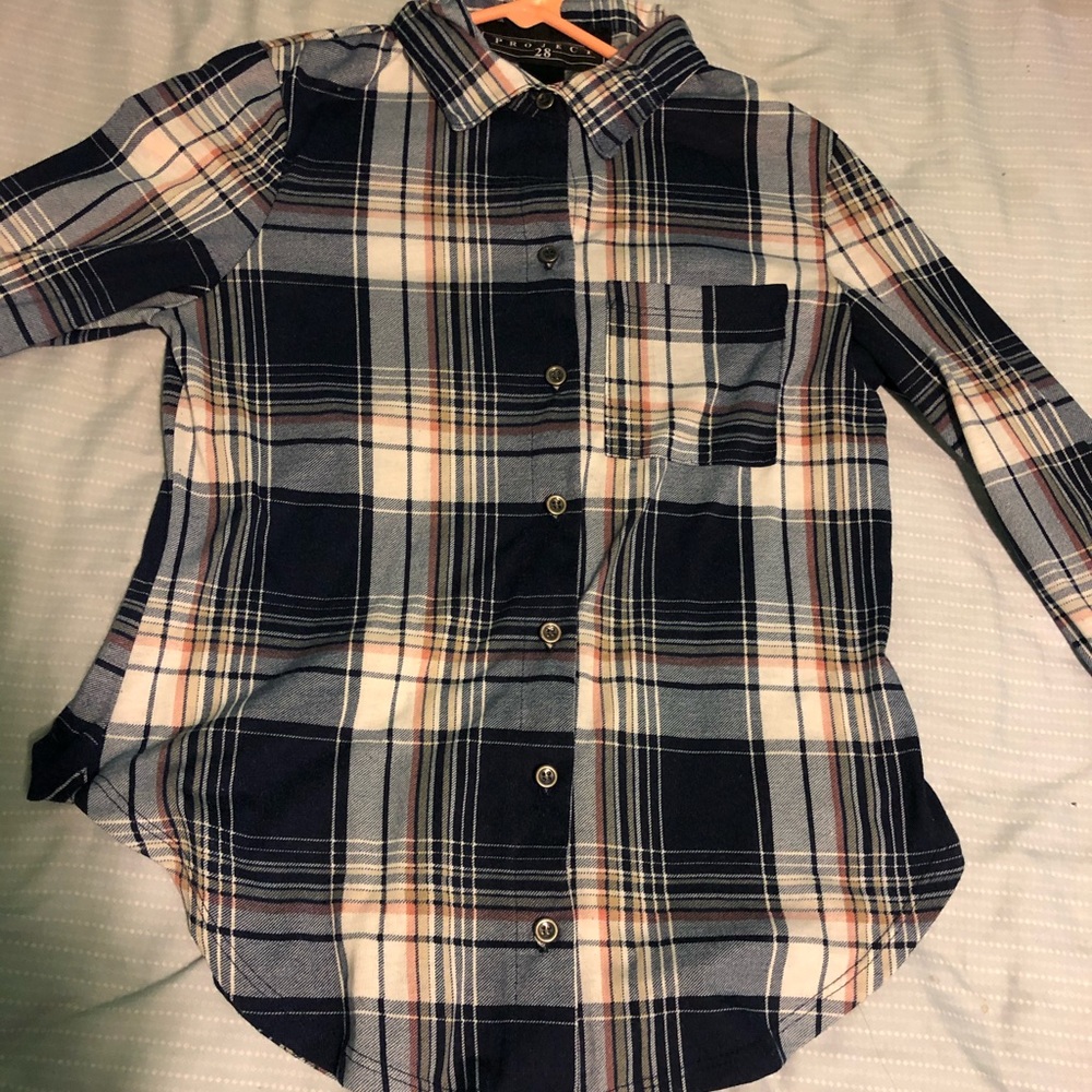 2/$5 Super cute and comfy button down😍